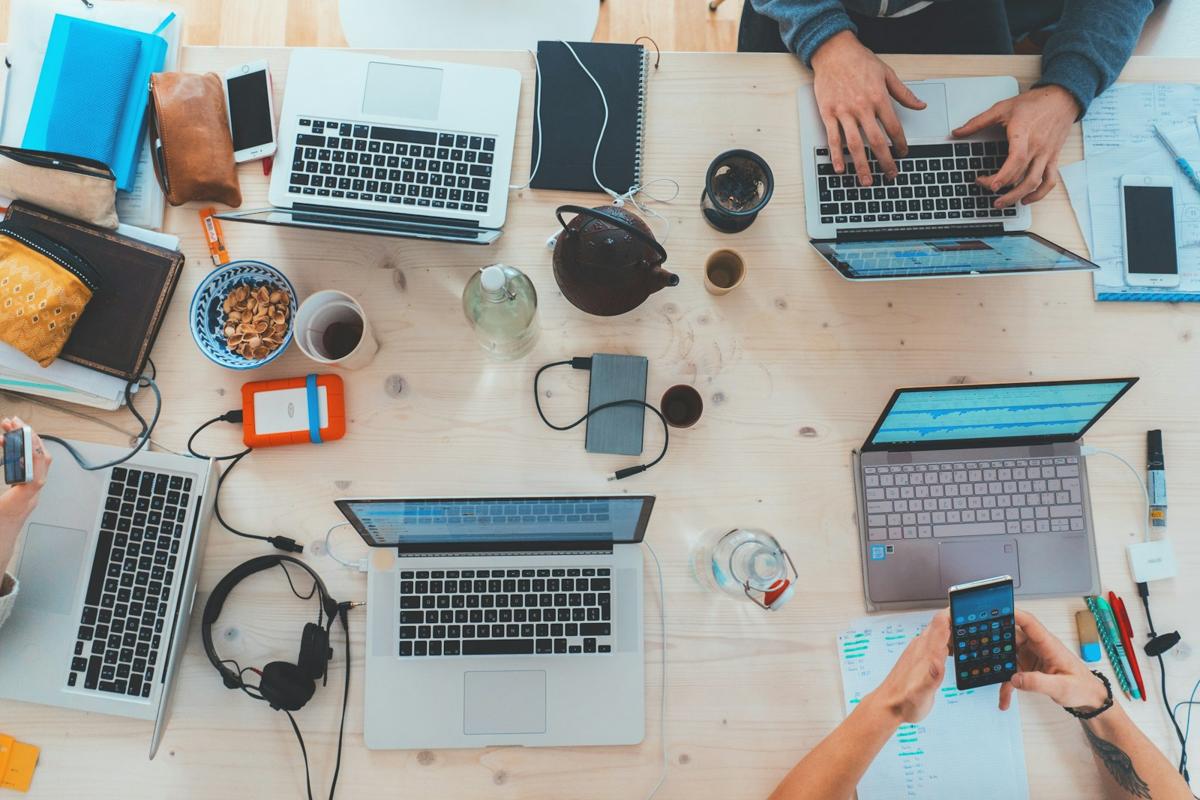 AI Agent vs Chatbot: Apa Bedanya di Tahun 2026?